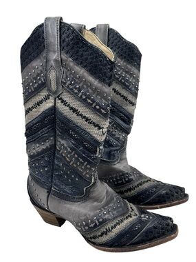 CORRAL Handcrafted Boots Chevron Embroidered and Studs Leather